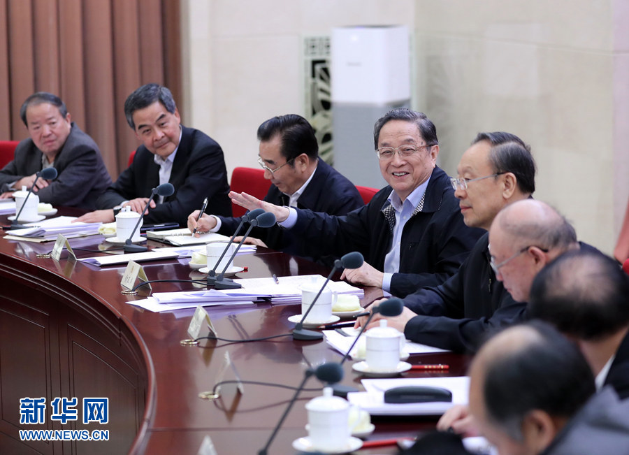 11月16日，全國(guó)政協(xié)在北京召開(kāi)第75次雙周協(xié)商座談會(huì)，圍繞“推進(jìn)糧食定價(jià)機(jī)制、補(bǔ)貼政策和收儲(chǔ)制度改革”建言獻(xiàn)策。全國(guó)政協(xié)主席俞正聲主持會(huì)議并講話。新華社記者 鞠鵬 攝