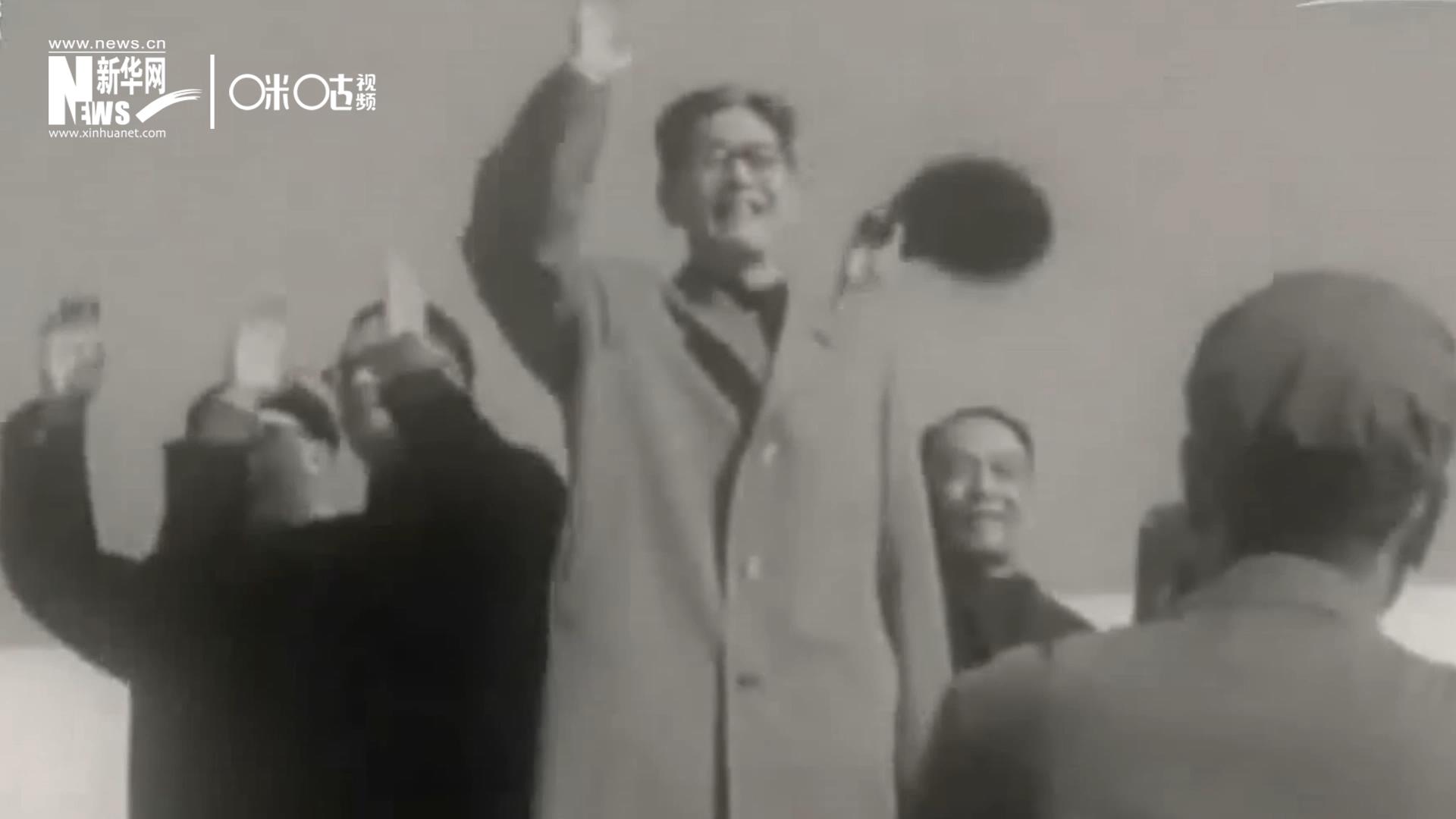 1971年11月9日，全新成立的中國(guó)聯(lián)合國(guó)代表團(tuán)在群眾的歡呼與掌聲中登上專機(jī)，正式開(kāi)啟了中國(guó)的聯(lián)合國(guó)之旅。