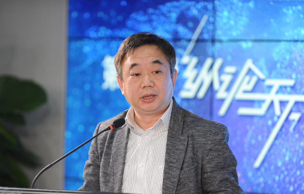 倪峰：明年看全球化，就是看中國